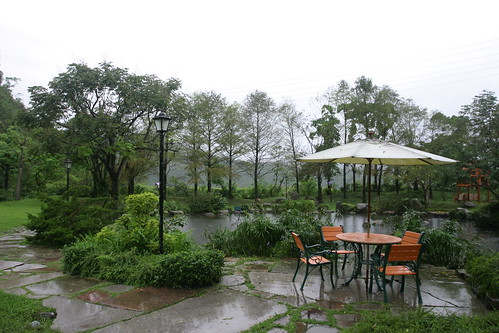 你拍攝的 三富花園農場:雨中即景。