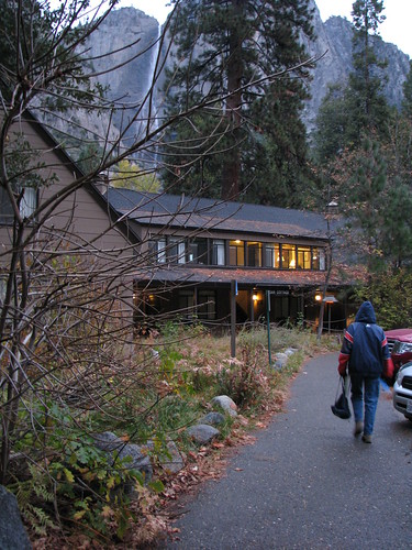 Yosemite Lodge at the Falls. Photo by tomsaint11