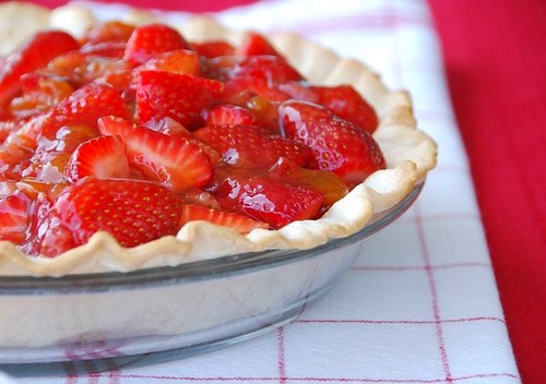 strawberry pie half white