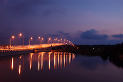 夜裡的漁光橋
