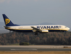Ryanair B737-8AS EI-DHM GRO 28/12/2005