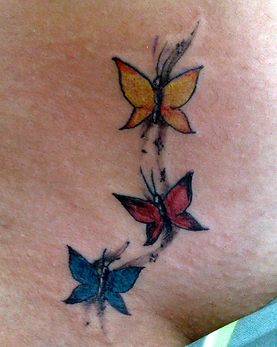 tatuagem borboletas na virilha