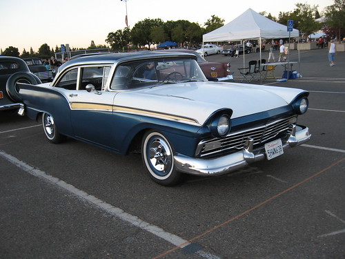 1957 Ford Fairlane (by Brain Toad Photography)