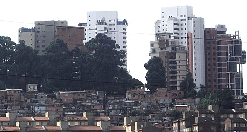 Braz 4  - Contrastes sociais - Santo Amaro -São Paulo, SP, Brasil.