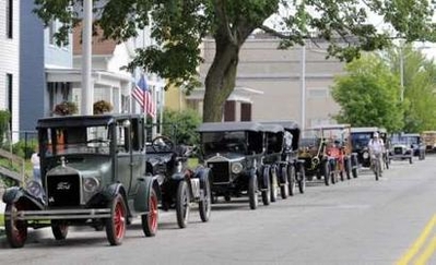 Ford Model Ts are parked at a street for during a week-long ... - Yahoo! News P