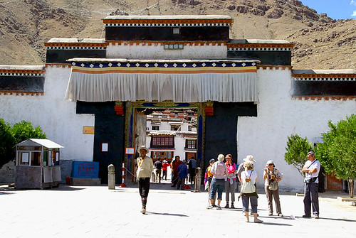 Entrance_to_Tashilhunpo_Monastery