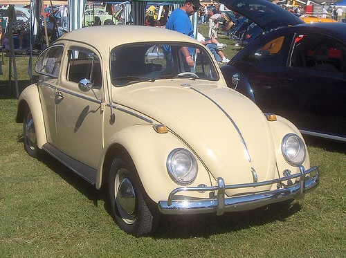 VW tan Bug looks original