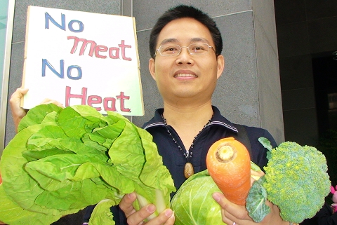 「蔬食抗暖化行動聯盟」希望大家用吃素的方式來對抗全球暖化