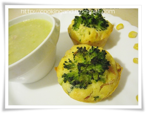 Muffin mit brokkoli und Schinken - Maissuppe