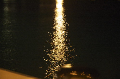 Defracting ligth on the water at night