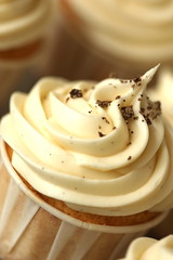 3 vanilla cupcakes with vanilla sea salt