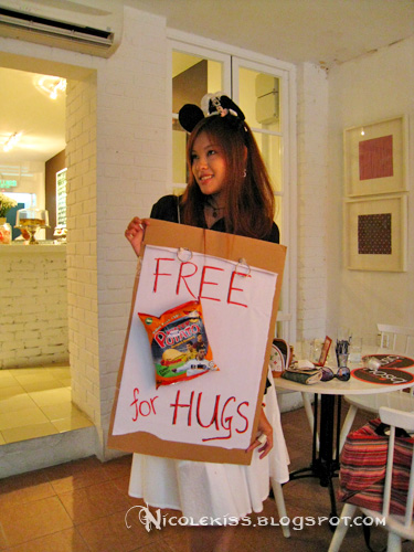 free hugs nicole