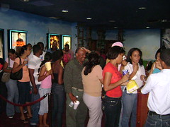 Filas en Cinema Centro