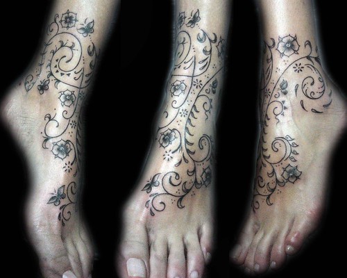 enredaderas tattoo. Tatuaje en el pie Pupa tattoo