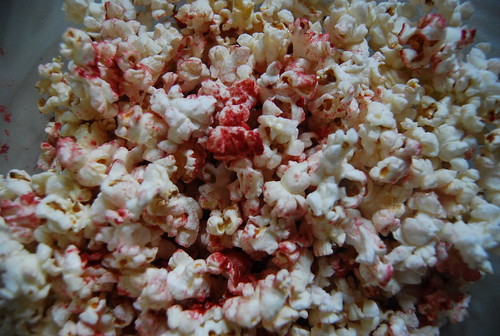 Popcorn with ketchup seasoning