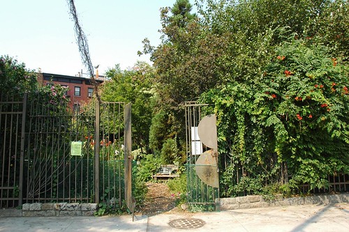 Brooklyn Bear's Garden, Flatbush Avenue entrance