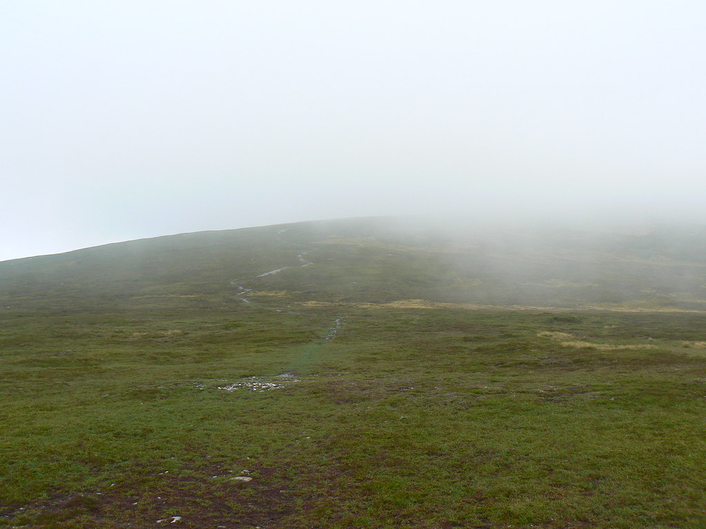 Towards the summit, into the mist