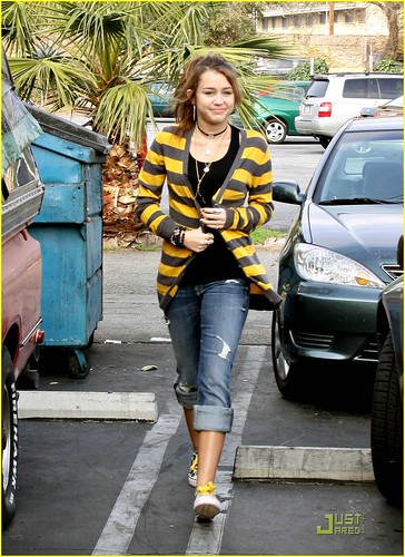 miley-cyrus-family-paty-lunch-05