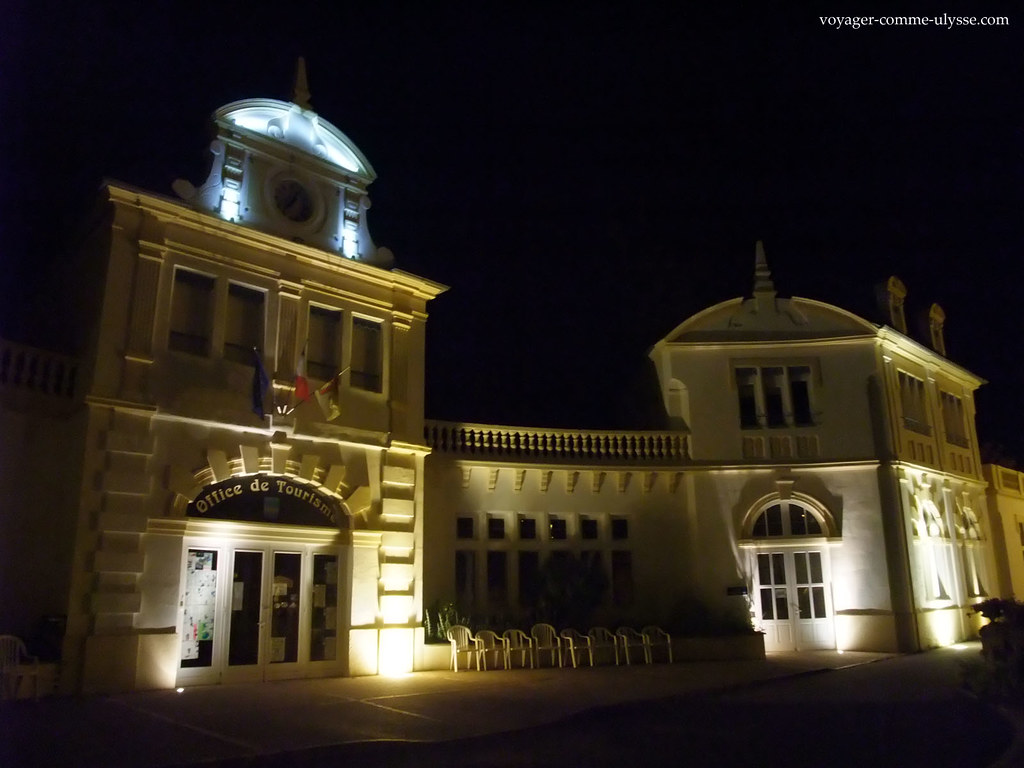 Posto de turismo de Saint-Nectaire, de noite