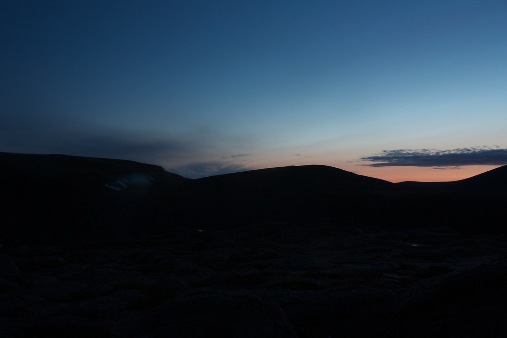 Faint noctilucent clouds over the Northern Corries