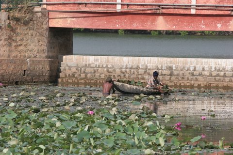 cleaning up lalbagh lake 150308