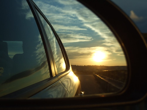 Apus de soare in oglinda retrovizoare (c) Anca