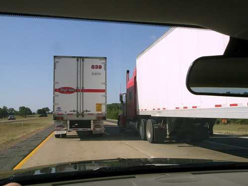 IN Amerika zijn de vrachtwagencombinaties nog groter dan bij ons...