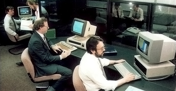 HF121608-computer-office-men