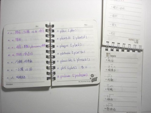 我的單字小冊，左邊是英文、右邊是日文