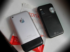 Apple iPhone vs. LG KF700