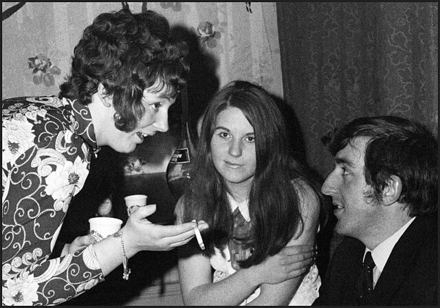 Party in Wolseley Street, 1970 - ws 413a