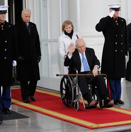 Dick Cheney en silla de ruedas
