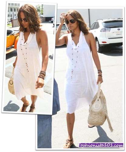 halle berry dresses images. The beauty that is Halle Berry