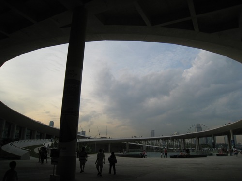the odd UFO-like Marina Barrage building