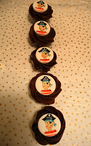 Pirate mini cupcakes