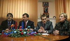 Vakulenko, junto a Bartomeu, Kushchenko y Vatutin. Foto: www.cskabasket.com