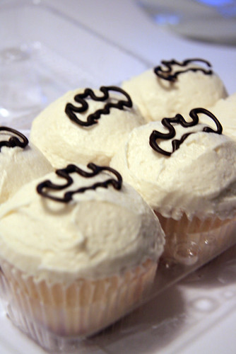 batman cupcakes