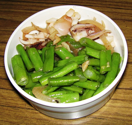 Breakfast : Beans with Squid