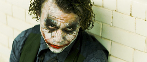 Heath Ledger nei panni del Joker in una scena de Il Cavalieriere Oscuro