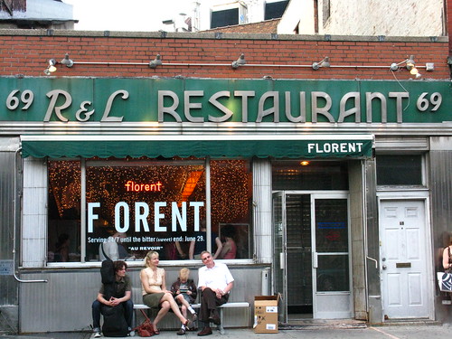 Restaurant Florent waiting for the end