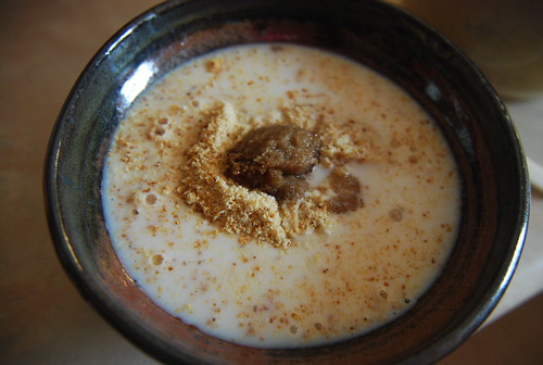 Oatmeal with almonds and brown sugar