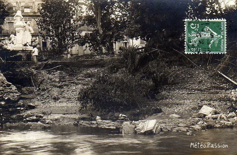 brèche square Molière à Pézenas en septembre 1907
