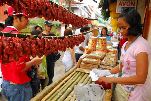 Philippinen  菲律宾  菲律賓  필리핀(공화국) Pinoy Filipino Pilipino Buhay  people pictures photos life Lucban, Quezon longganisa market, meat, Philippines, rural, vendor, woman