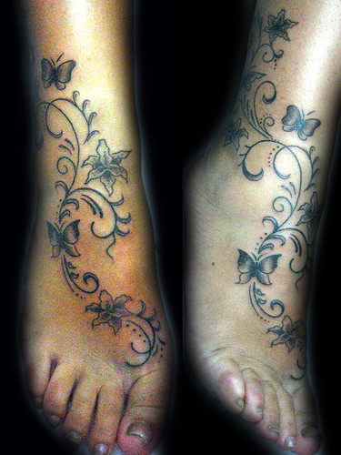 tatuajes de estrellas en los pies. Tatuaje floral Pupa Tattoo, Granada, originally uploaded by Marzia Tattoo.