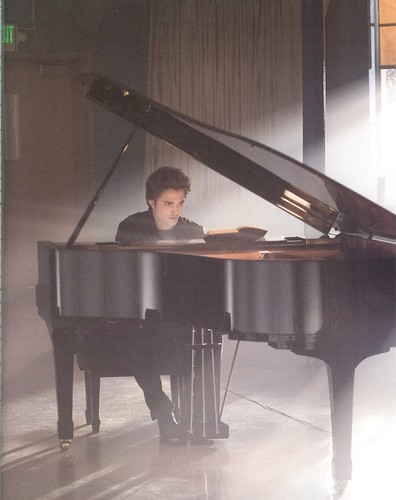 Edward & The Piano by musicgrl87.