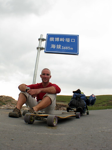 I skateboarded up Erbou Pass (3,685m), Qinghai Province, China