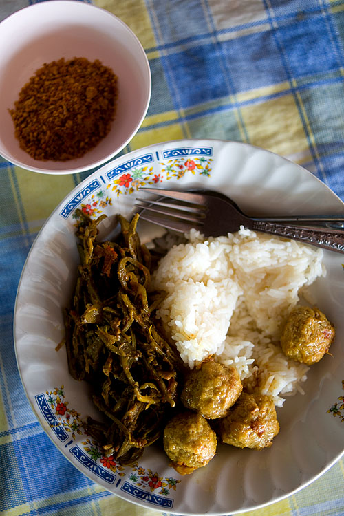 Shan-style meatballs and curried veggies at Mae Sri Bua, a Shan restaurant in Mae Hong Son