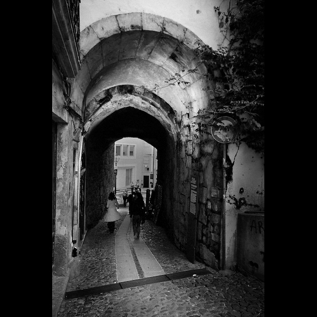 Descendo para o Arco do Almedina em Coimbra
