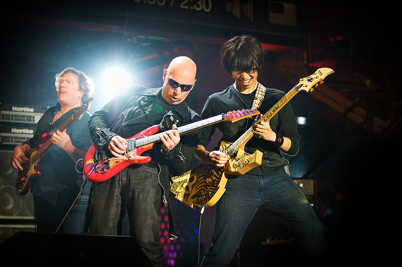 Joe Satriani & Funtwo