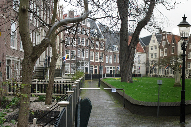 Beguines' court (Begijnenhof) in Amsterdam